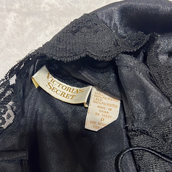 Vintage Victoria’s Secret Silky Robe and Slip on - Picture 5 of 10